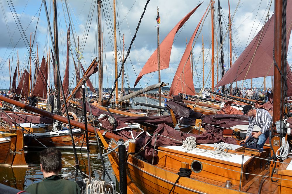 Zeesboote 1 - das Auftakeln beginnt