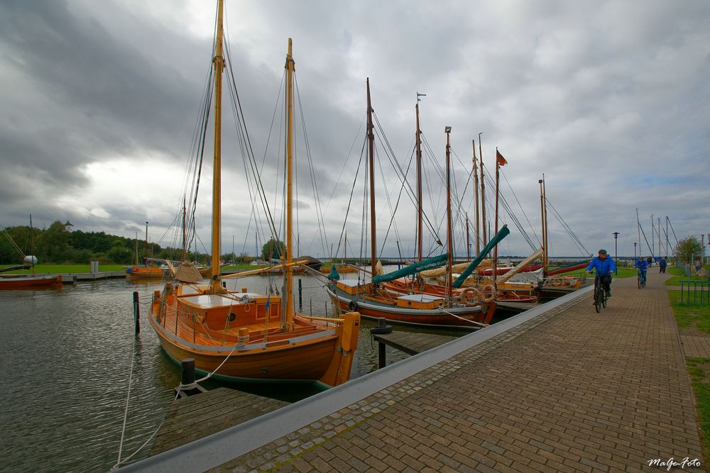 Zeesboote am Bodstedter Bodden