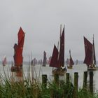 Zeesboote auf dem Weg zum Start ihrer Wustrower Regatta...