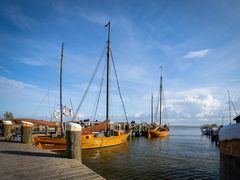 Zeesboote im Ahrenshooper Hafen