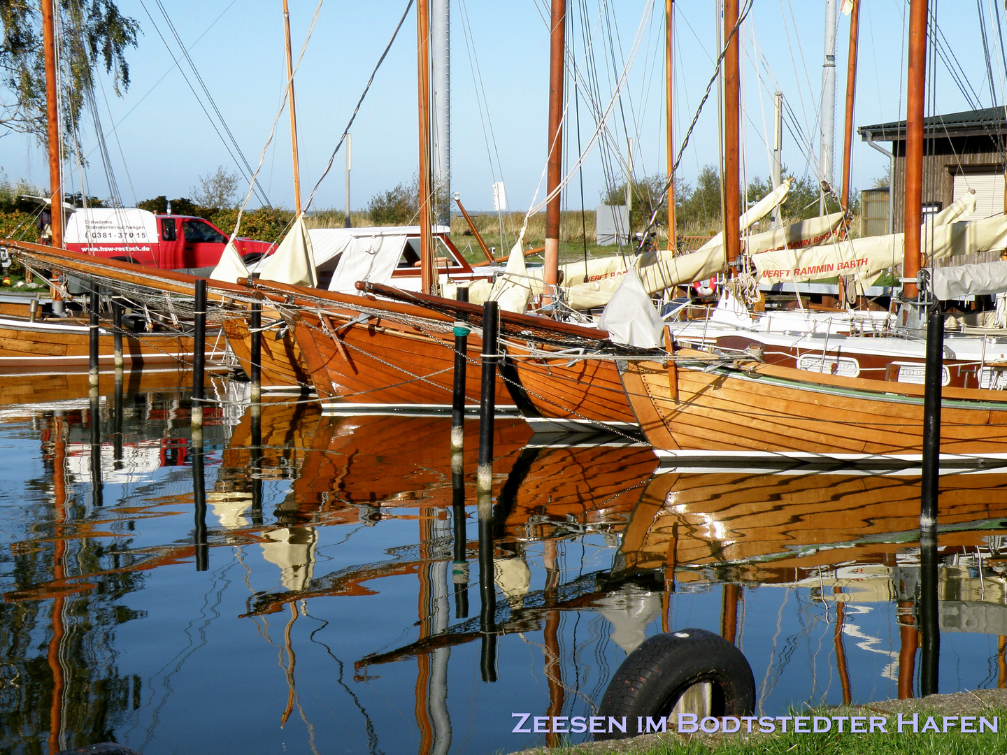 Zeesboote im Bodtstedter Hafen