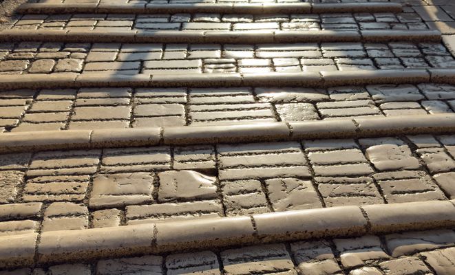 Zehntausende gehen oder stolpern täglich über diese Brücke