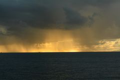 "Zeichen am Himmel" am Golf von Neapel