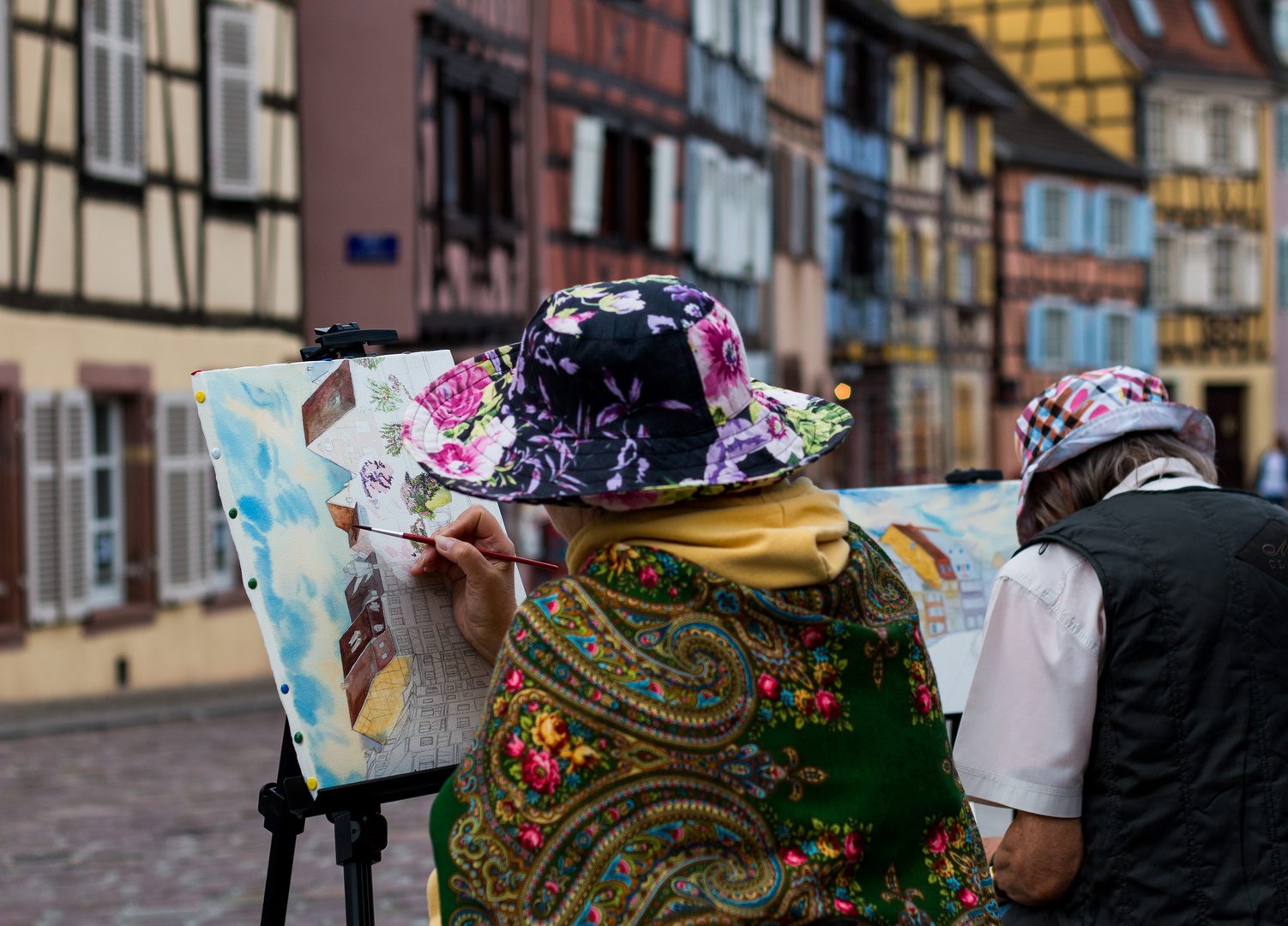 Zeichnerin in Colmar (Frankreich, Elsass)