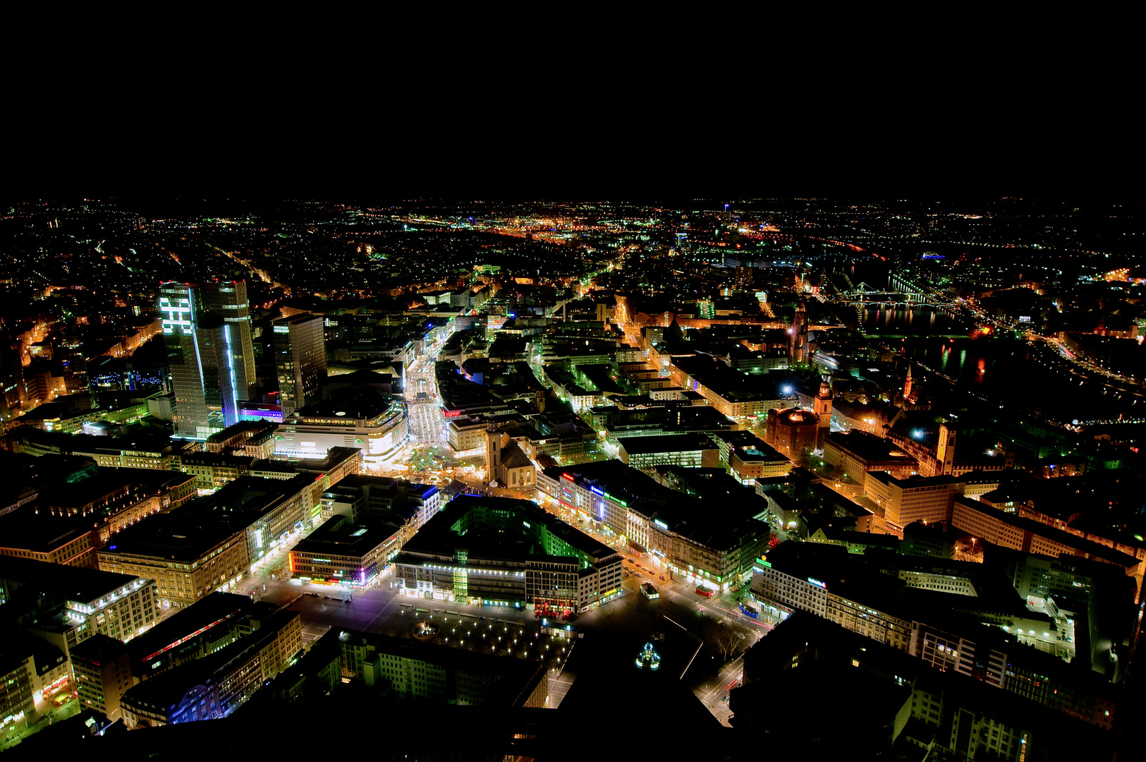 " ZEIL " vom Main Tower bei Nacht