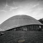 Zeiss Planetarium Bochum vom untergehenden Zentrum des Sonnensystems geküsst