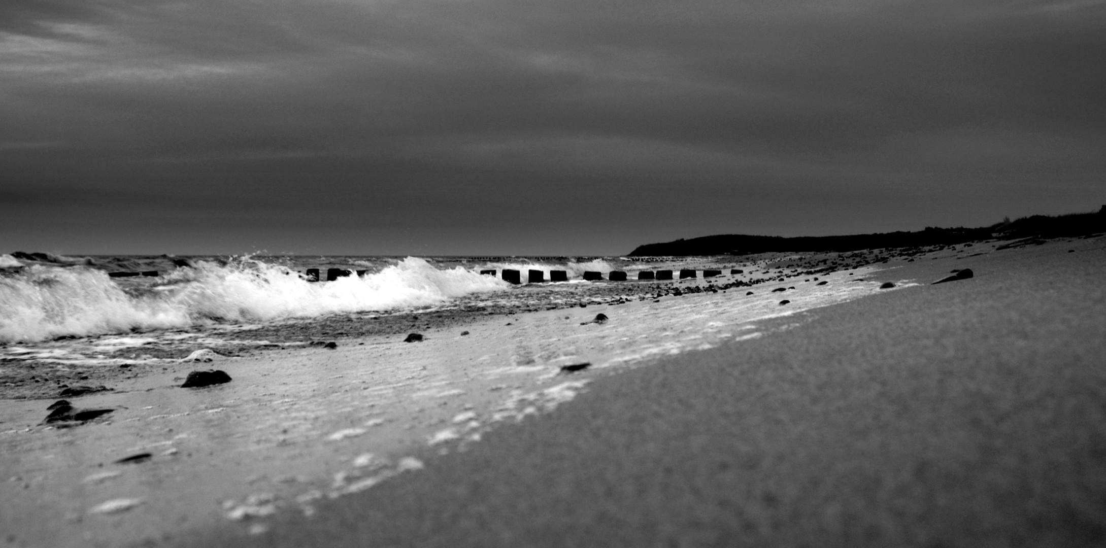 Zeit an der Ostsee in schwarz weiß