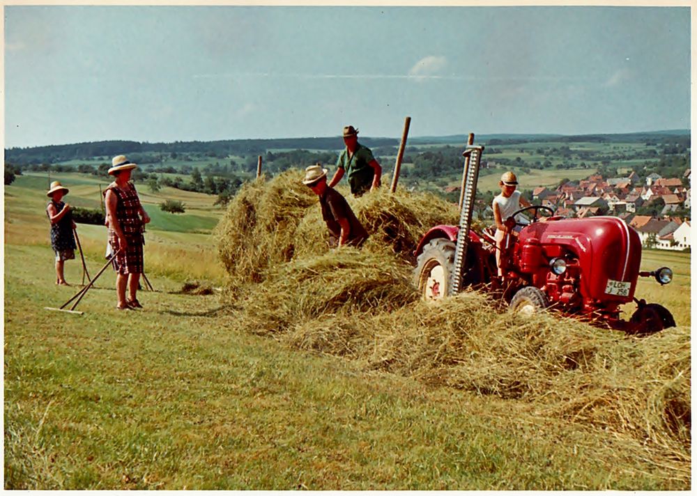 Zeit - Doku 1960: Heuernte mit Porsche