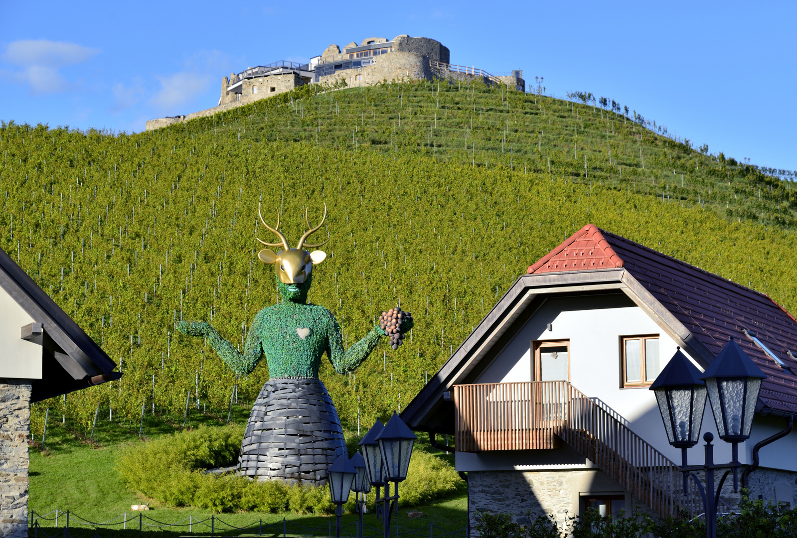 Zeitgöttin am Fuße der Burg Taggenbrunn