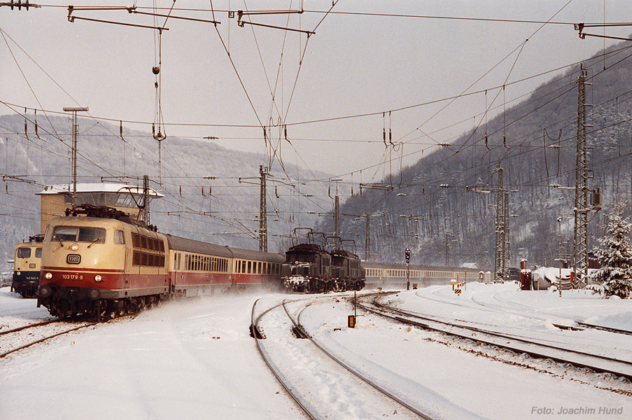 Zeitlose Eleganz im Winter 1985