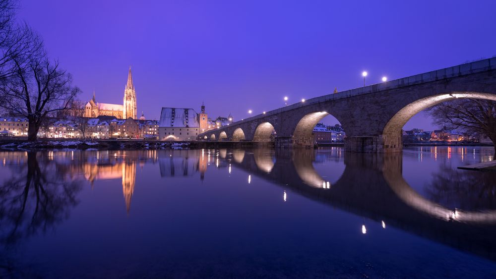 Zeitraffer Regensburg im Winter bei Hochwasser