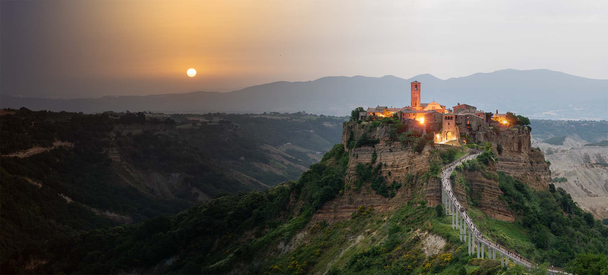 Zeitrafferkomposition Civita Di Bagnoregio, Italien, Juni 2021