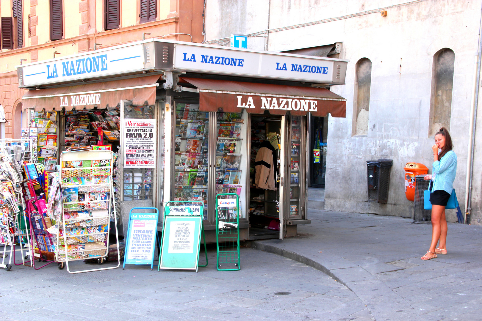 Zeitung lesen in Siena