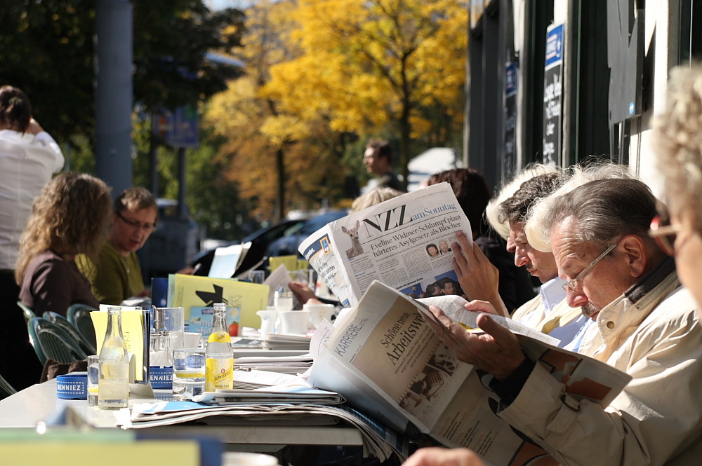 Zeitung und Kaffee