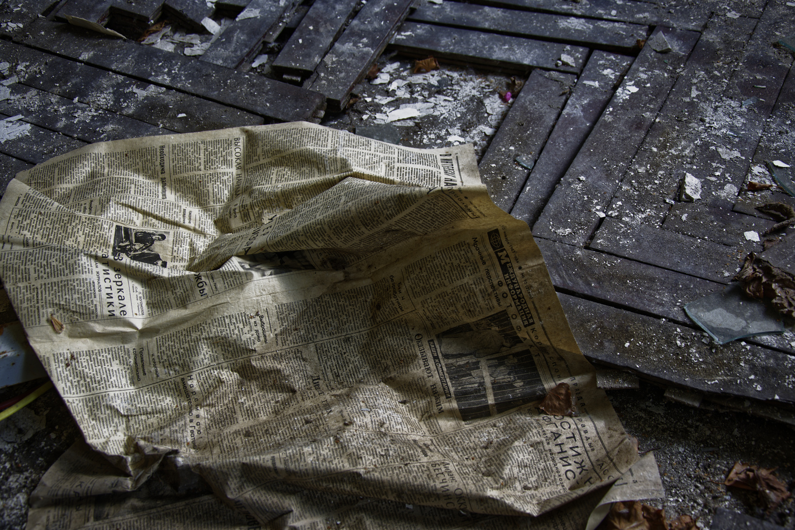 Zeitung von 1983 Foto & Bild marode, alt, verlassen Bilder auf