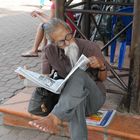 Zeitungsleser in Ho Chi Minh