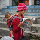 Zeitungsleserin: Nepal