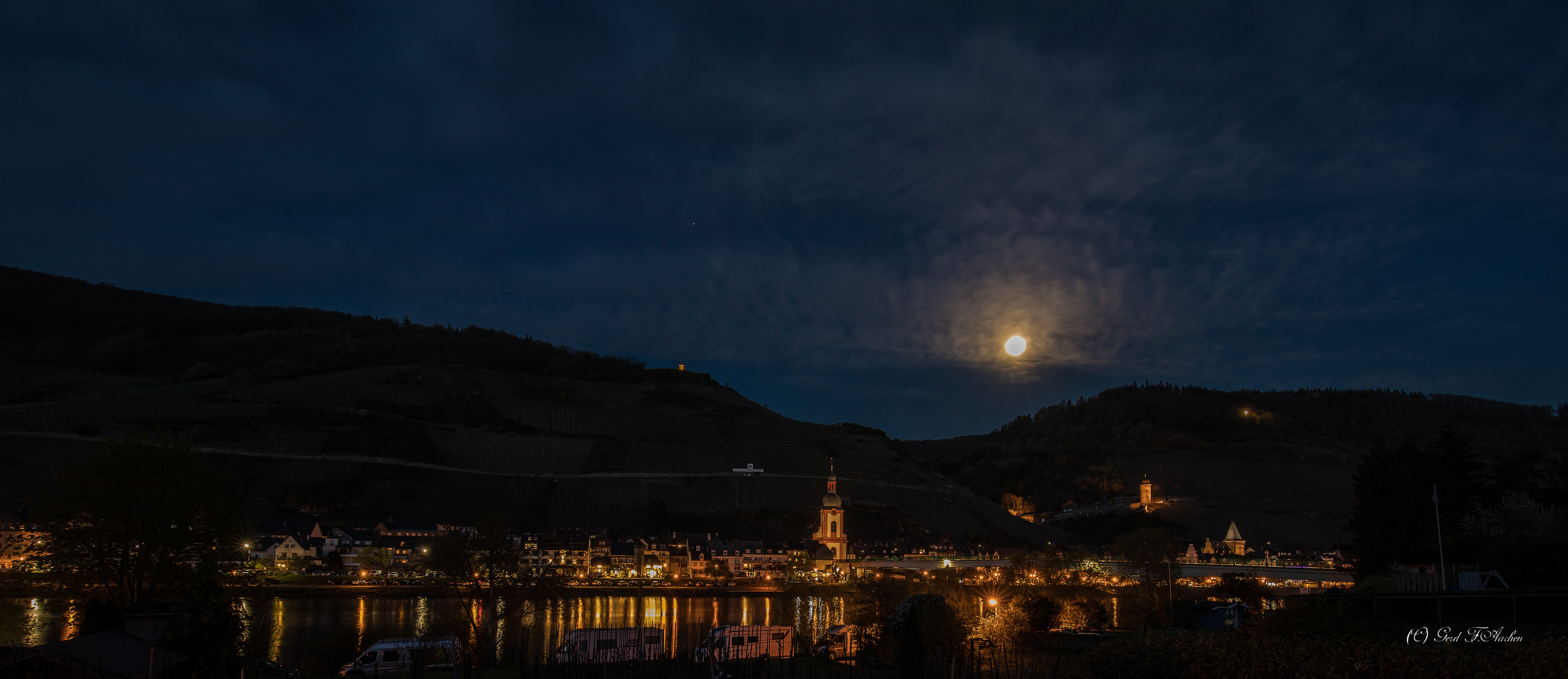 Zell (Mosel) am späten Abend