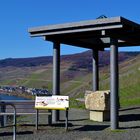 Zell/Mosel auf dem Wanderweg "Zeller Schwarze Katz" Römischer Kelterstein