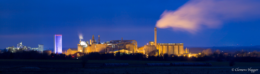 Zementwerk Erwitte zur blauen Stunde (Panorama)