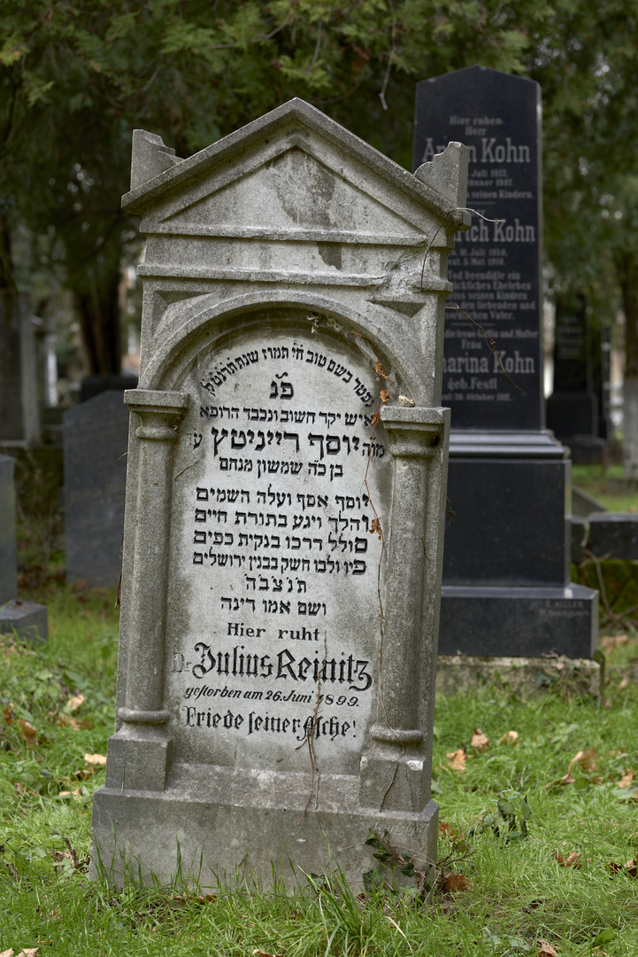 Zentralfriedhof, 1. Tor