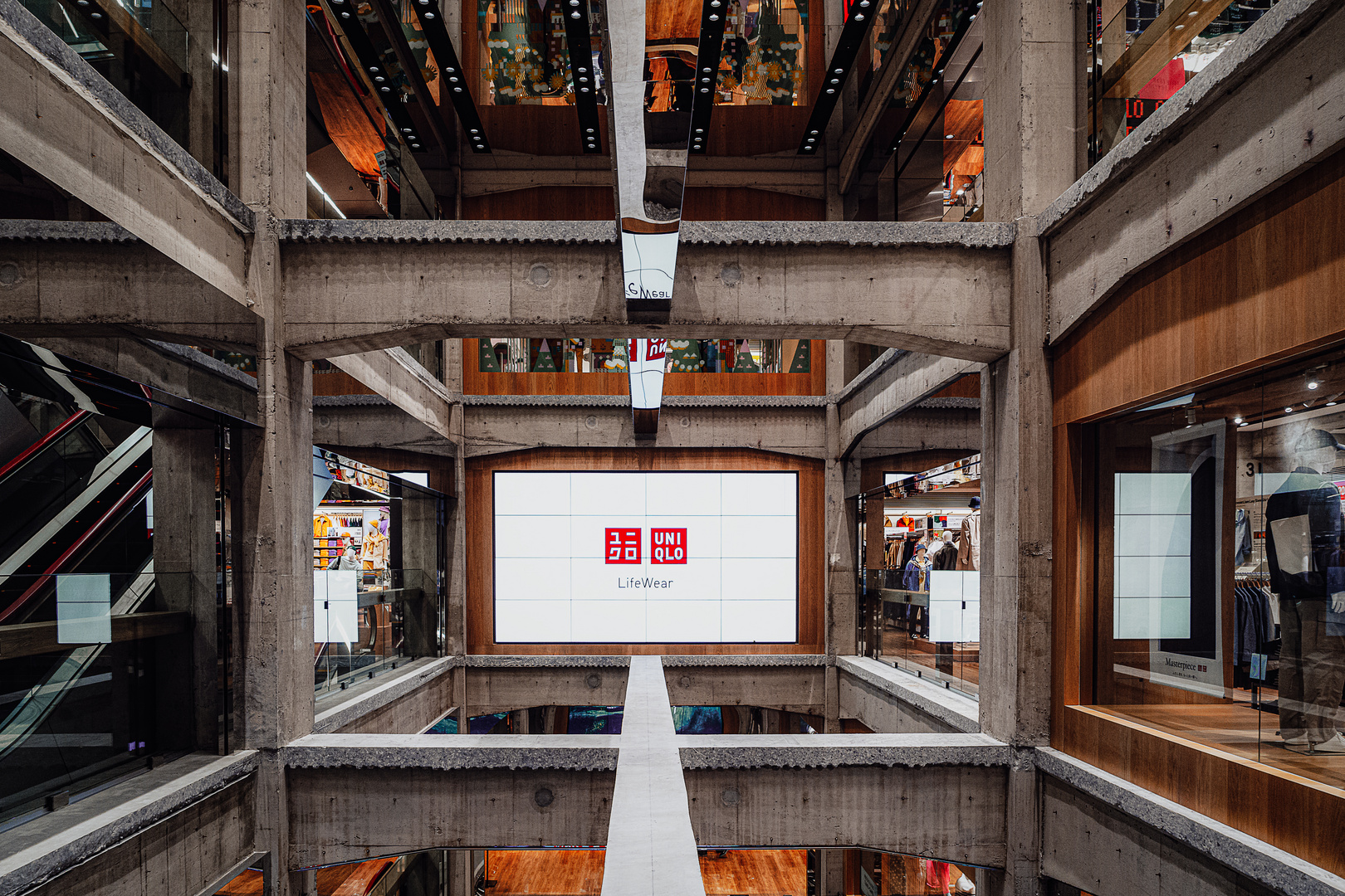 Zentrierte Architektur UNIQLO Tokio