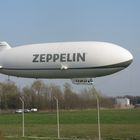 Zeppelin am Flughafen Friedrichshafen
