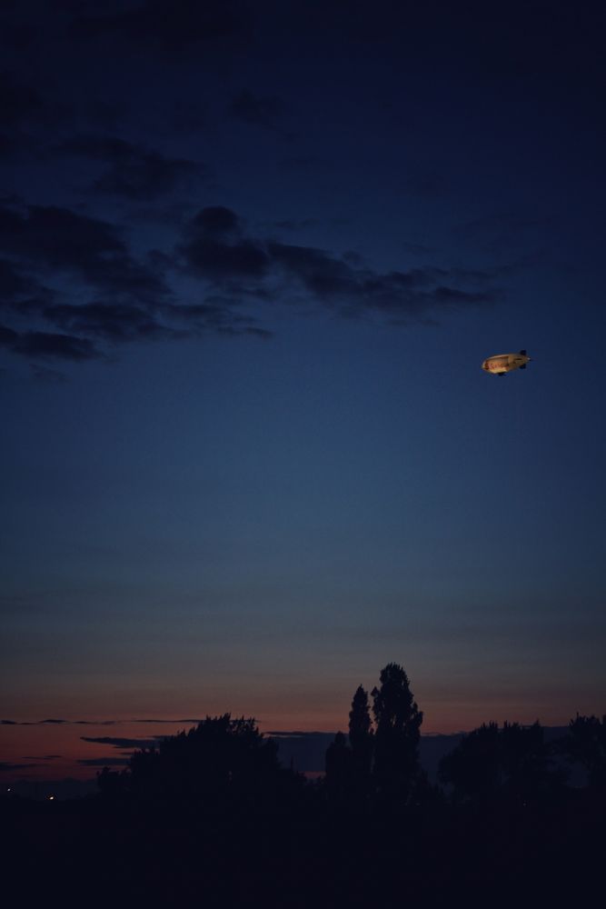 Zeppelin bei Nacht