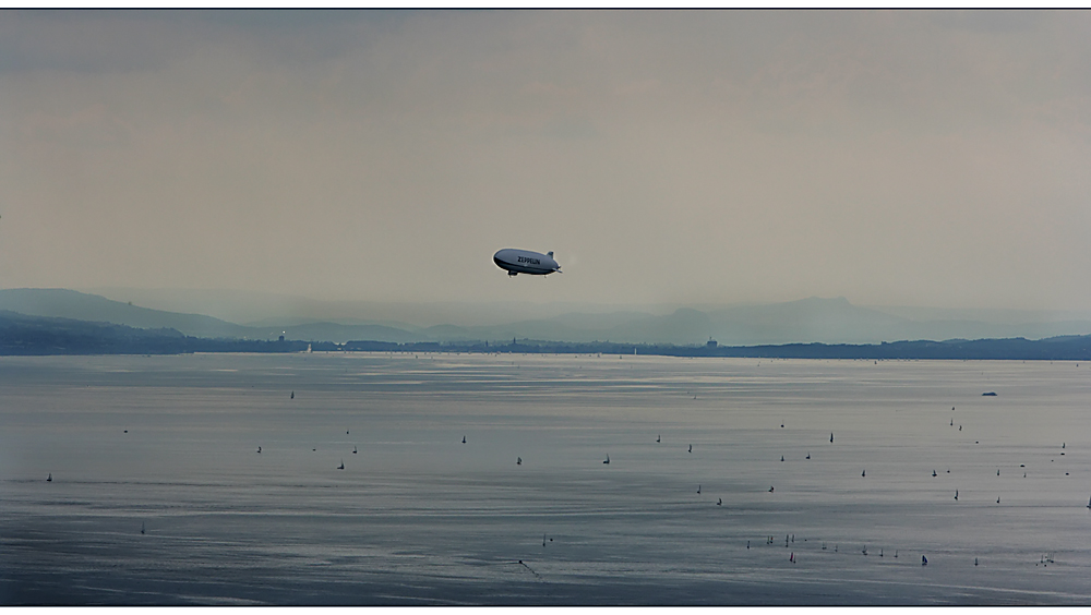 zeppelin en bleu...