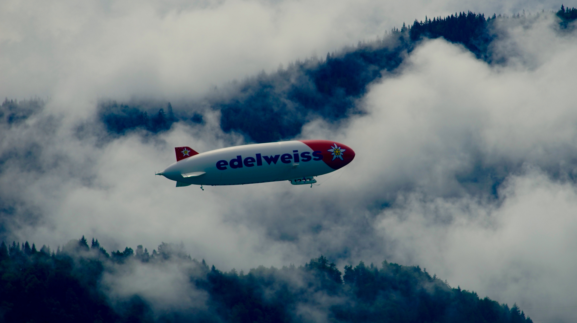 Zeppelin im Berner Oberland 2