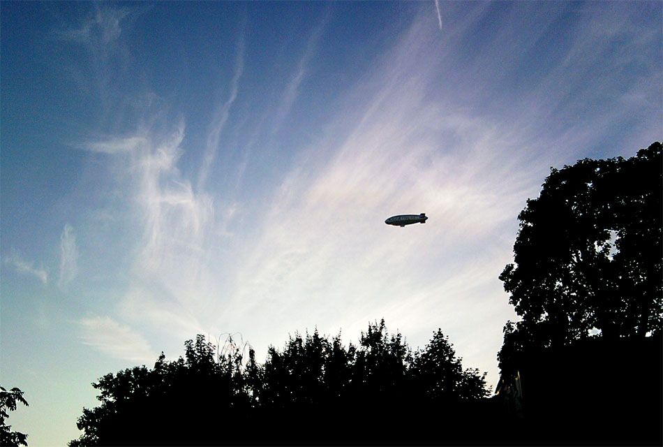 Zeppelin in der Ferne