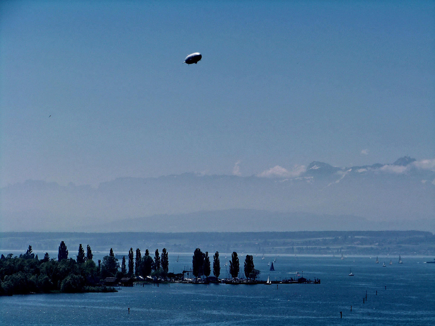 Zeppelin über dem Bodensee