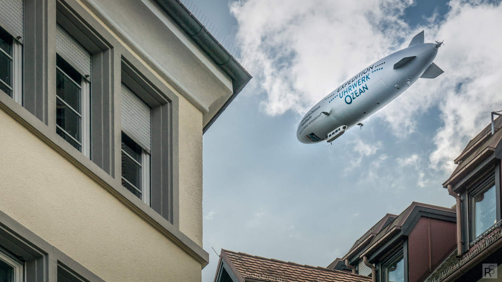 Zeppelin über der Konstanzer Altstadt