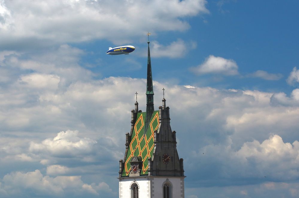 Zeppelin über Friedrichshafen