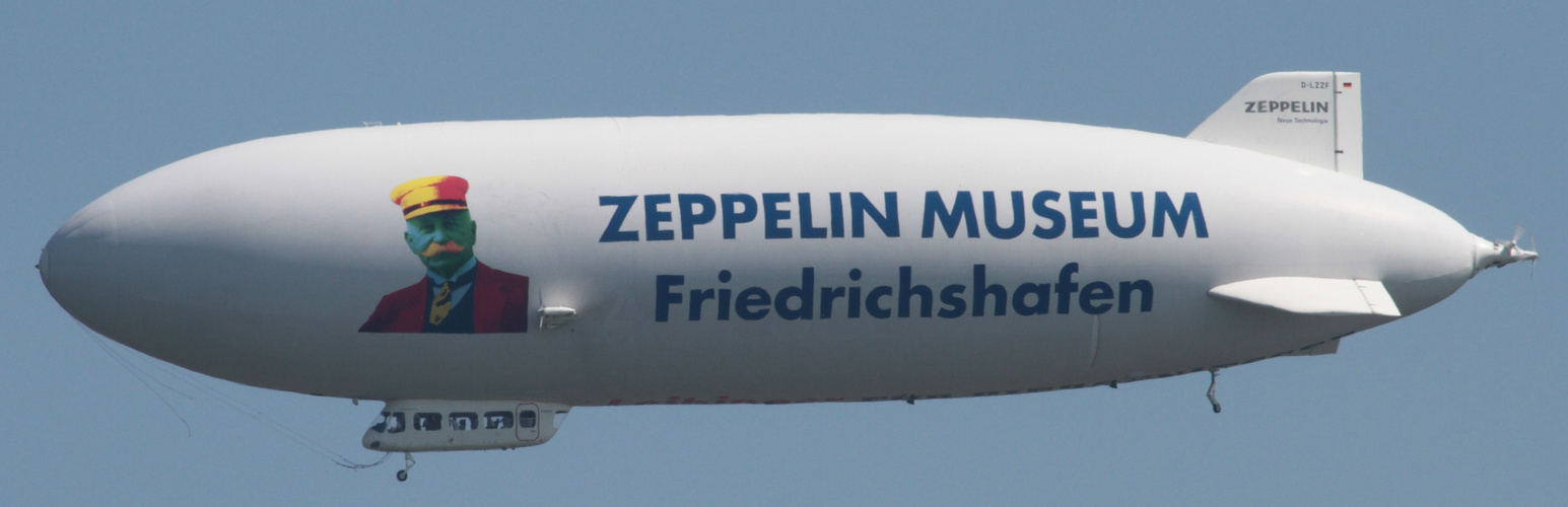 Zeppelin überm Bodensee