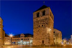 Zerbst soll noch  eine 4 Km lange Stadtmauer besitzen mit einigen gut erhaltenen Türman 