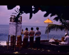 Zeremonie am Abend, Bali  .DSC_7190