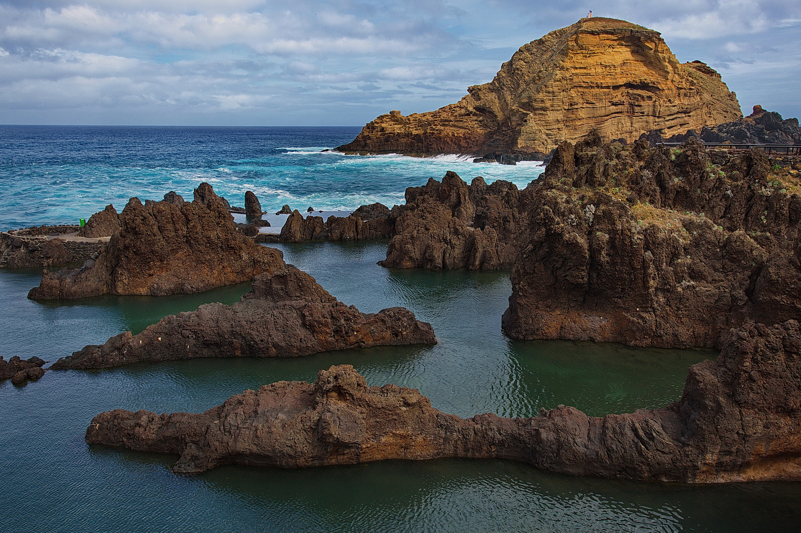 Zerklüftete Küste bei Porto Moniz