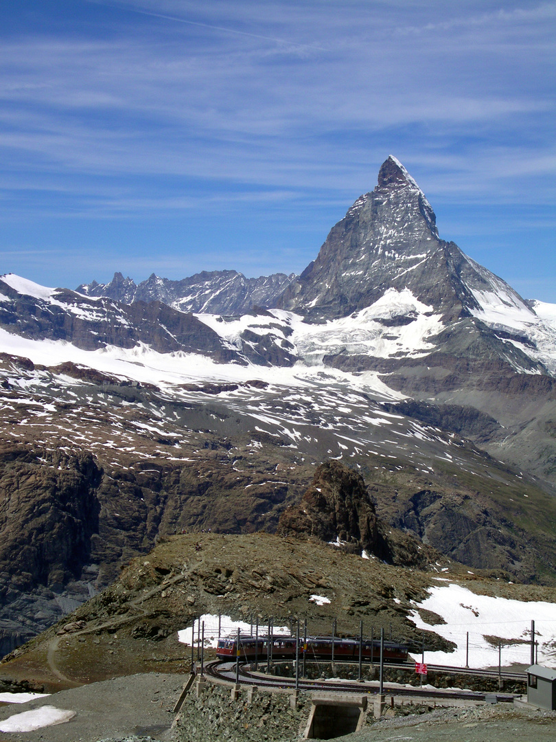 Zermatt - Gornergart-Bahn kurz vorm Zielbahnnhof mit Matterhorn