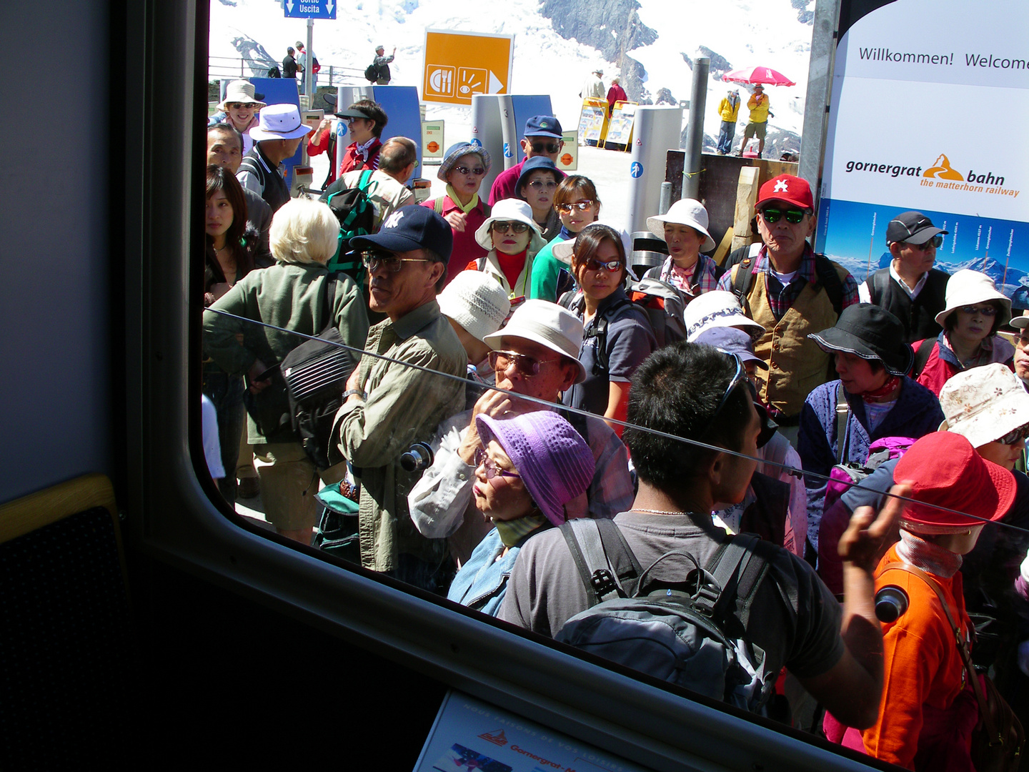 Zermatt - Gornergrat-Bahn - Einsteigen zur Abfahrt