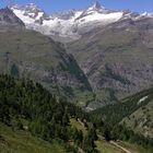 Zermatt mit v.l.n.r. Obergabelhorn , Wellenkuppe und Zinalrothorn.