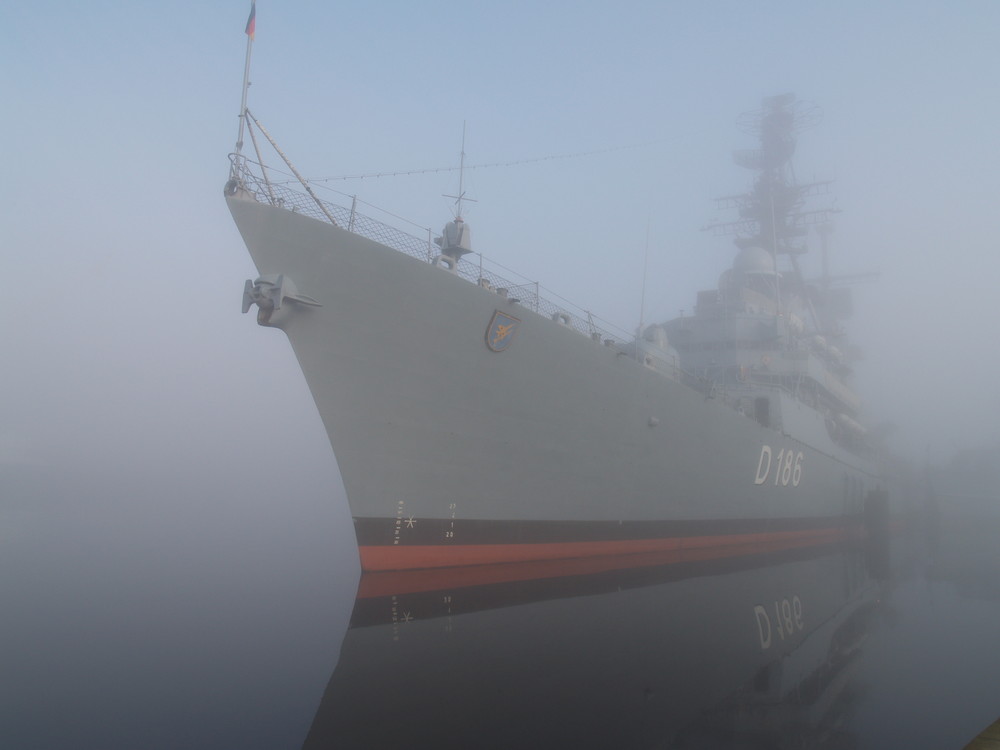 Zerstörer "Mölders" im Nebel