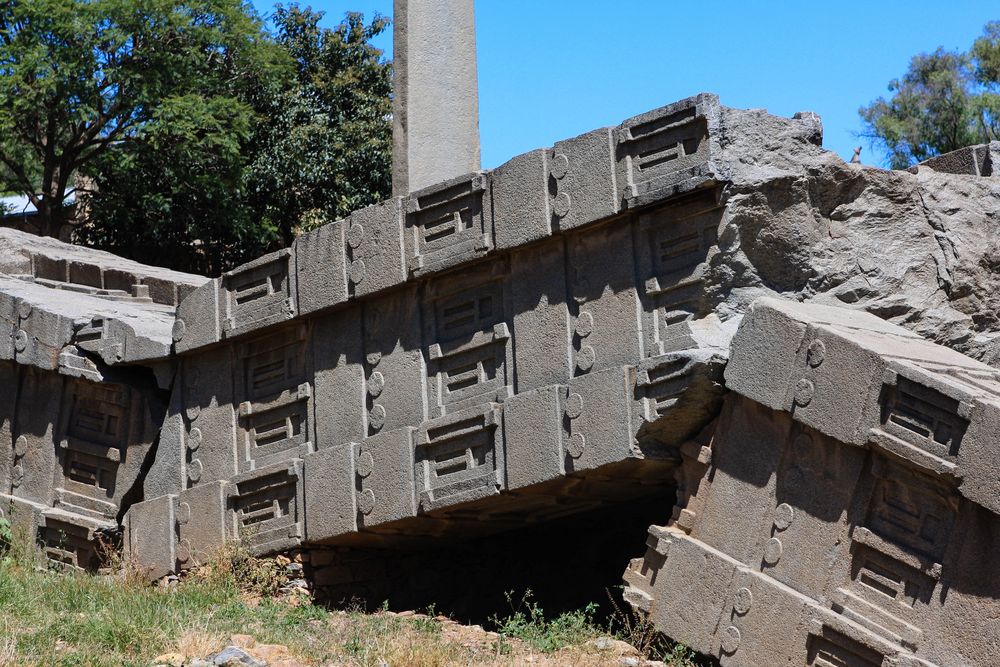 Zerstörte Stele in Axum...