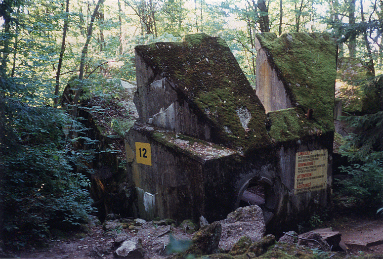 Zerstörter Flak-Bunker in der "Wolfsschanze"