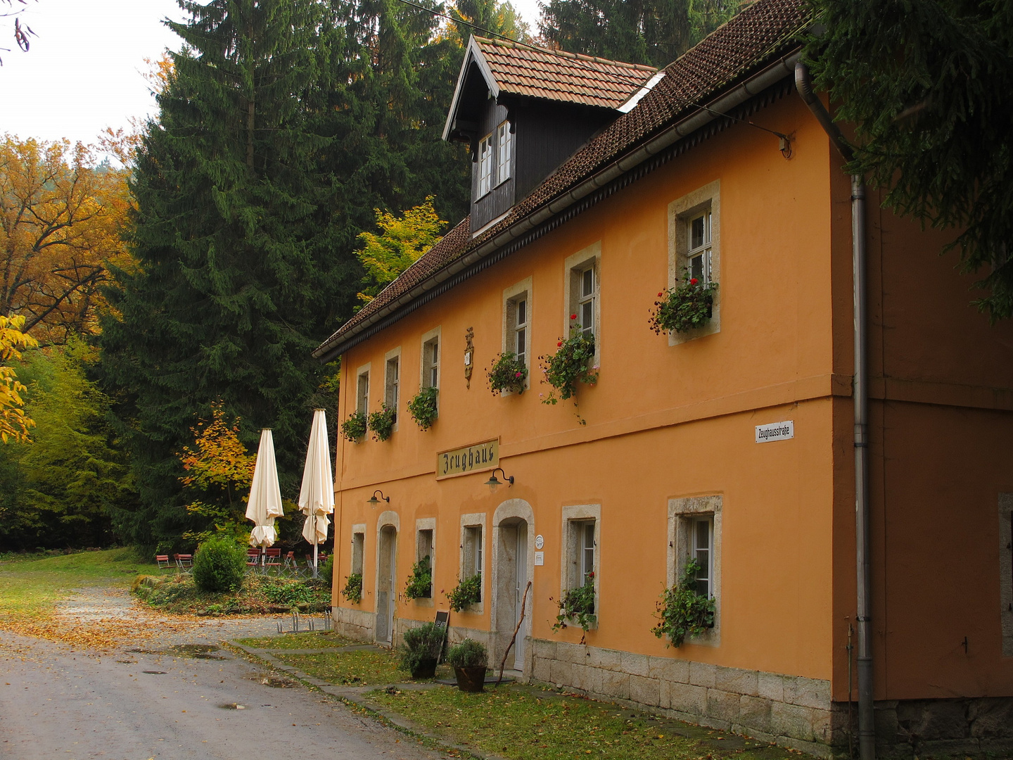 Zeughaus im Herbst