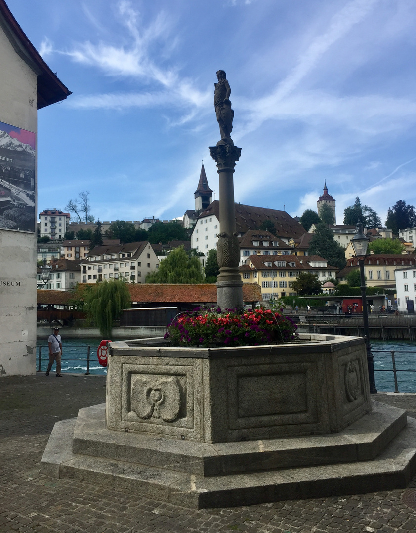 Zeughausbrunnen ...