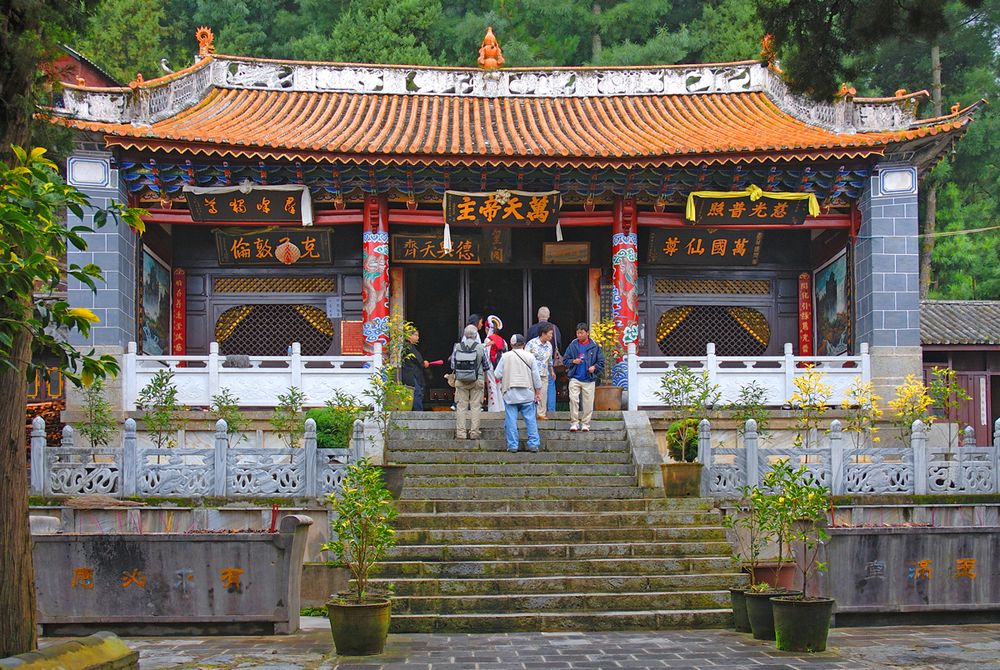 Zhonghe Temple on the hill top