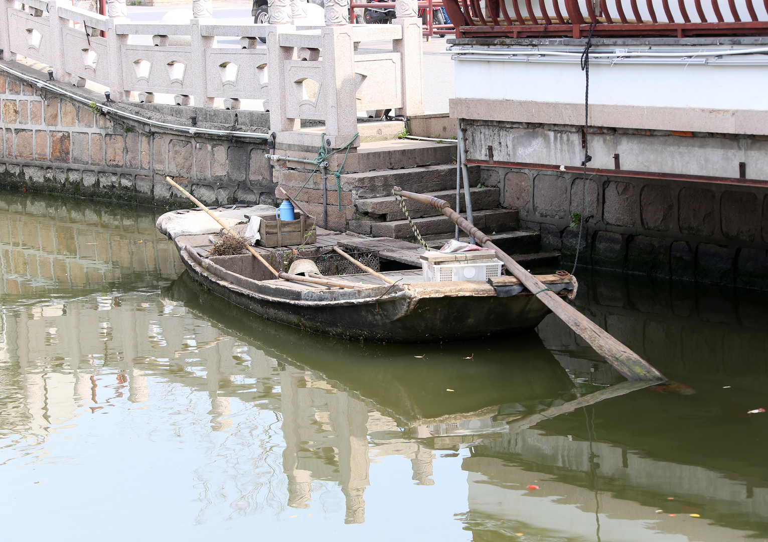 Zhujiajiao - Wasserdorf - Betonboot