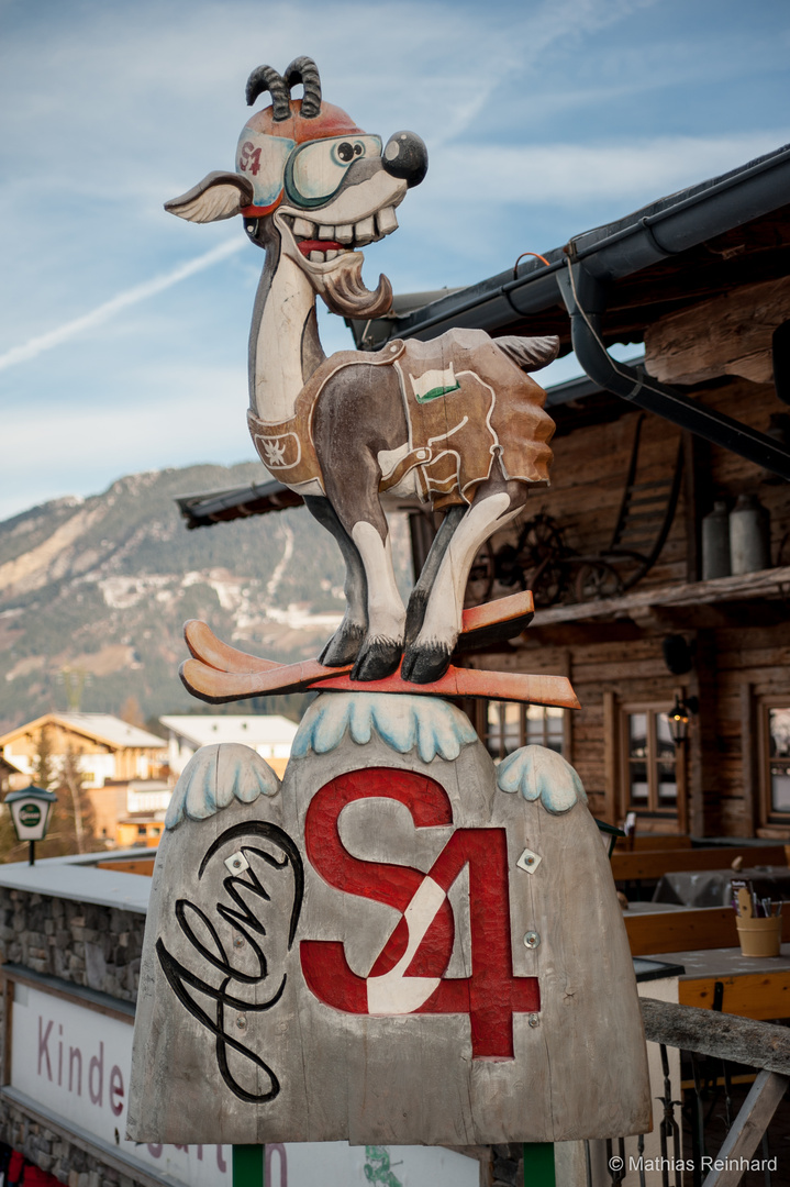 Ziegenbock-Schild der S4 Alm, Fieberbrunn