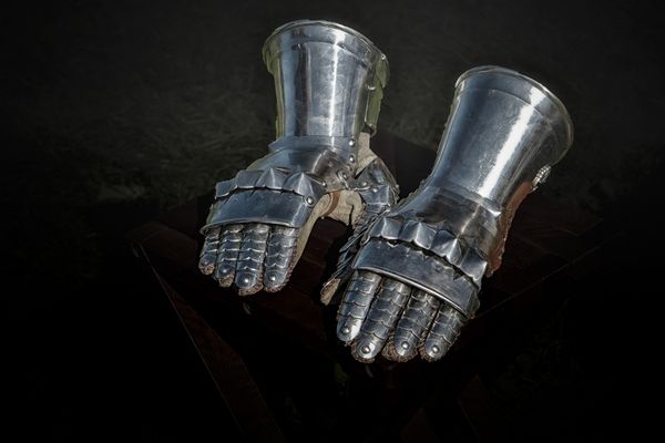 Zieht sie Euch selber an....